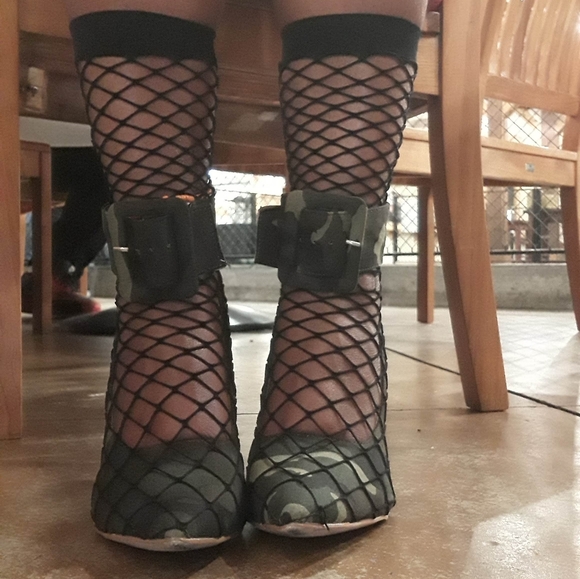 Shoes - Picture 4 of 5